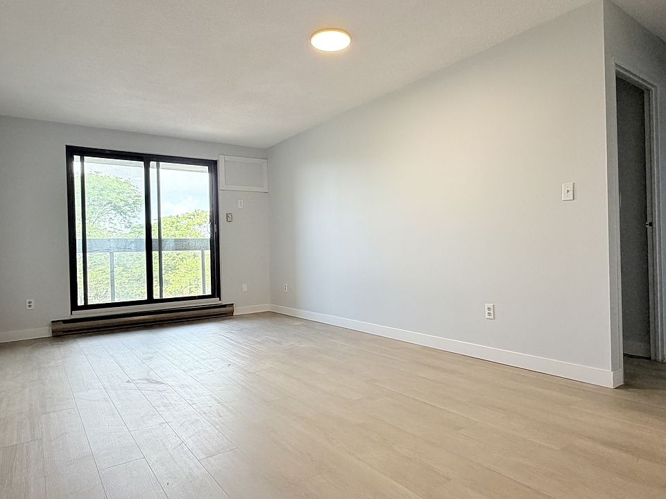 1st image of 1653 Ouellette Ave #402