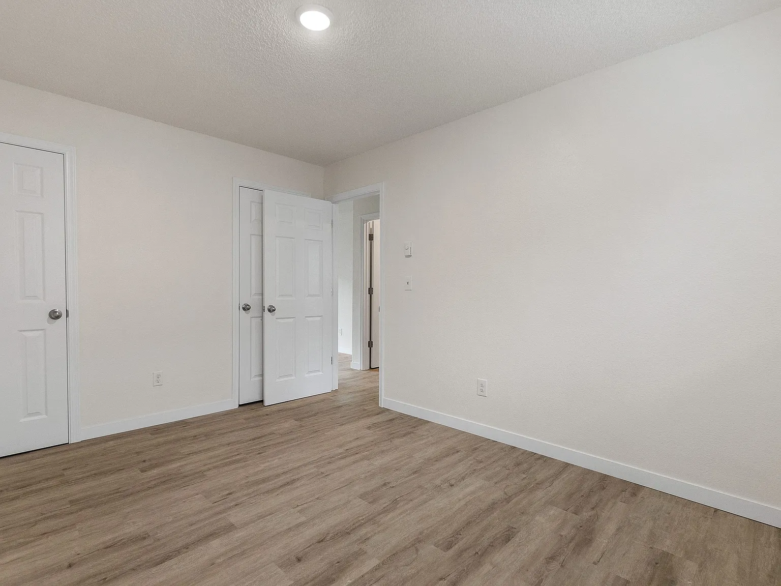 South Pacific Apartments — Photo 1