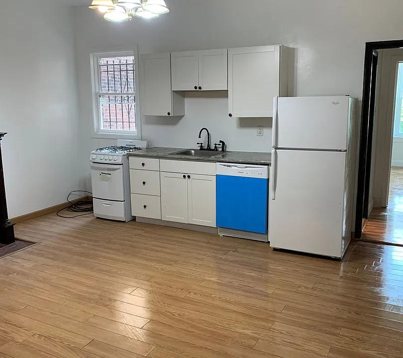 366 Meyran ave
