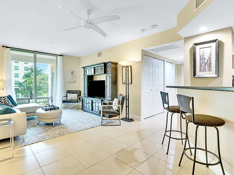 610 Clematis St #401 — Photo 3