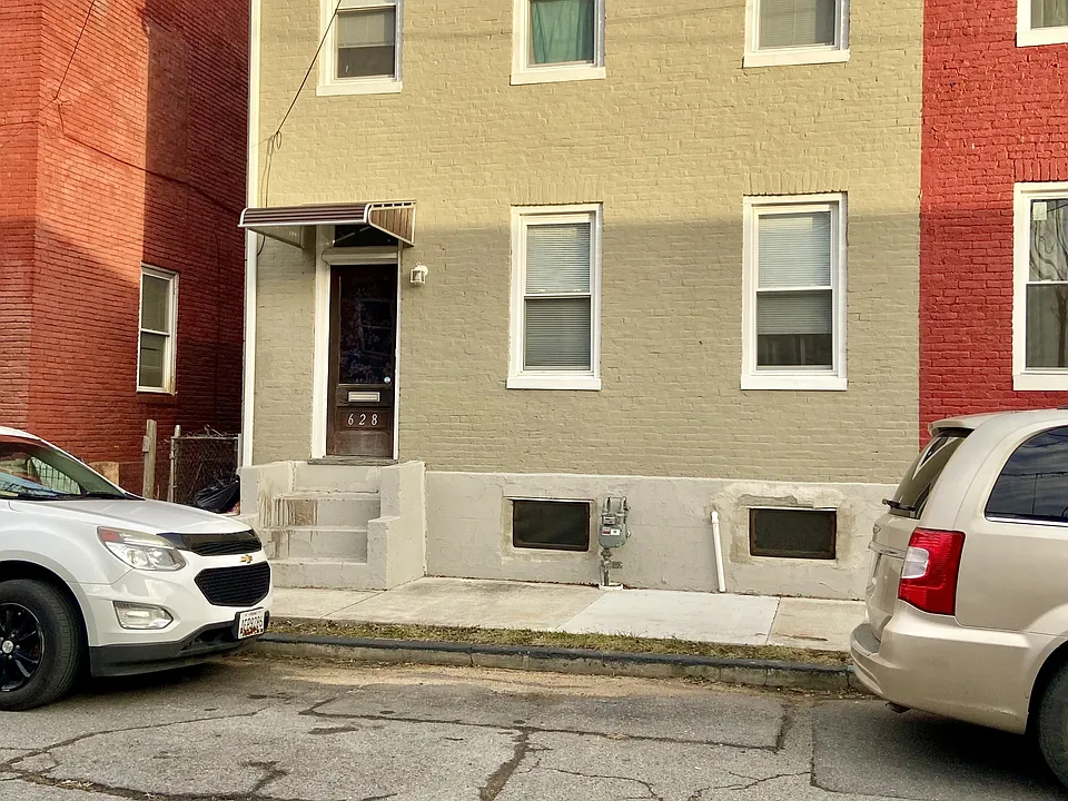 628 Elm St