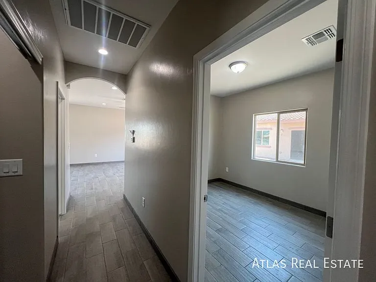 808 E 35th St #1 — Photo 8