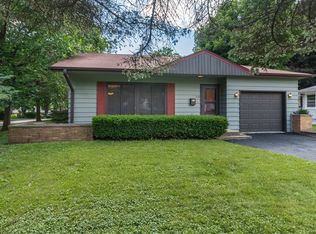 915 Monroe Ave, Saint Charles, IL