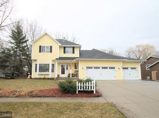 803 Woodridge Dr S, Chaska, MN 55318