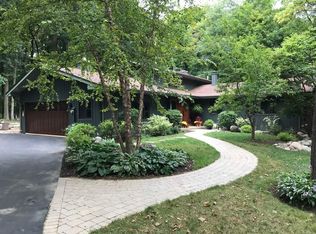 4N154 Thornapple Rd, St Charles, IL 60174