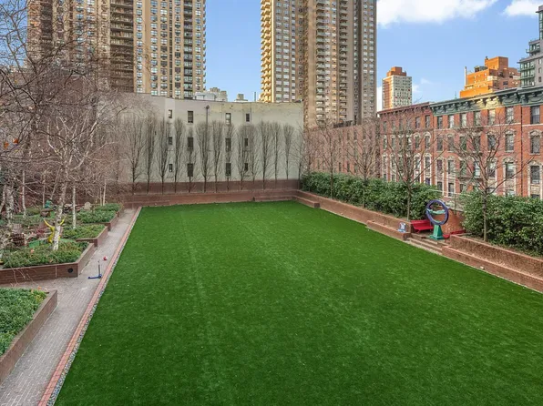 515 East 72nd Street image 10 of 10