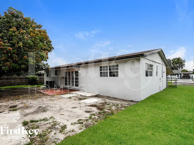 4115 NW 185th St — Photo 18