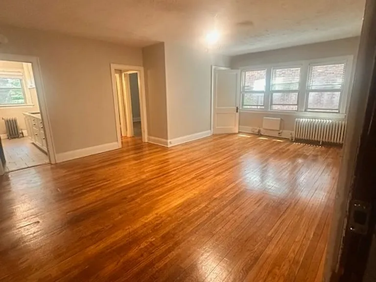 Beautiful Renovated Units — Photo 14