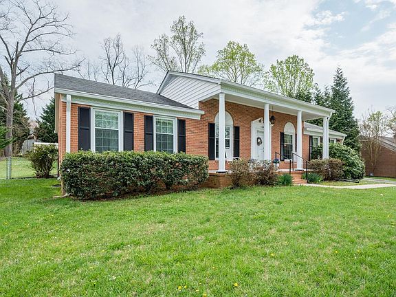 4th image of 164 Lake Forest Dr