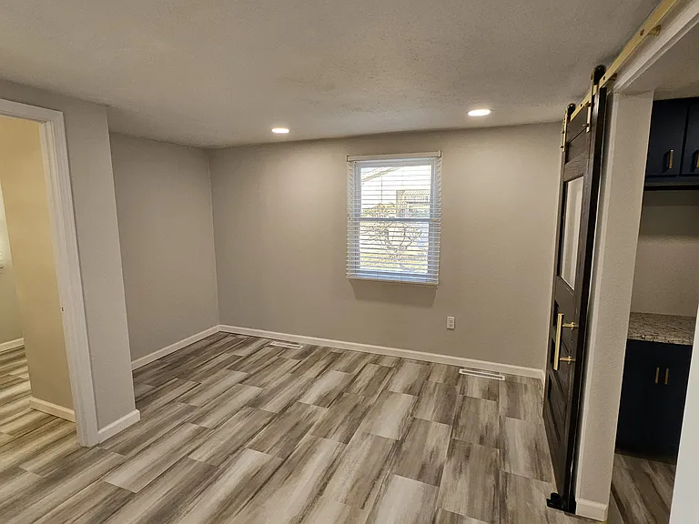 1310 S River St — Photo 10