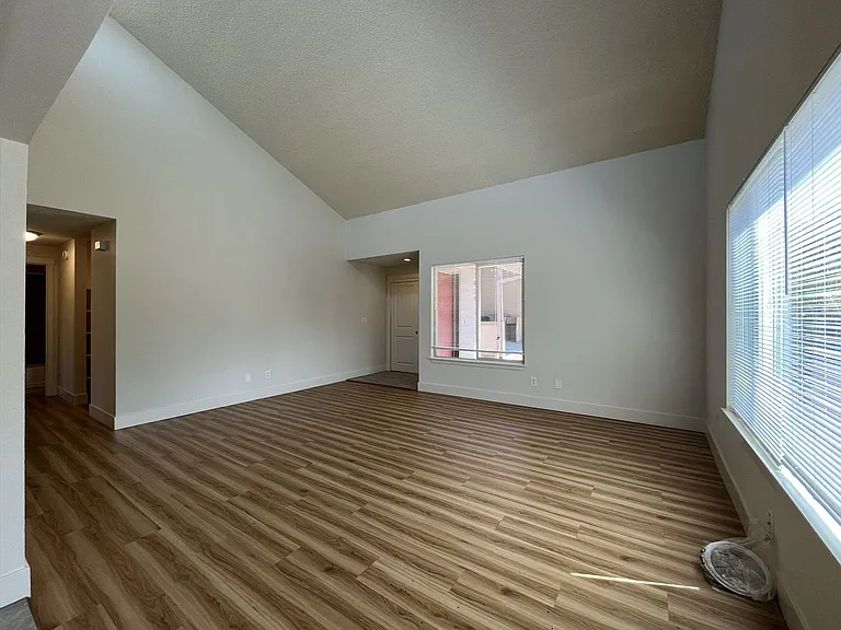 Bright and Airy Home with Stainless Steel Kitchen, Vaulted Ceilings & Washer + Dryer — Photo 28