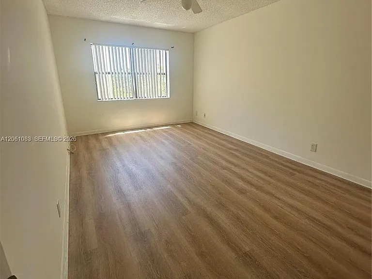 8290 Lake Dr #517 — Photo 10