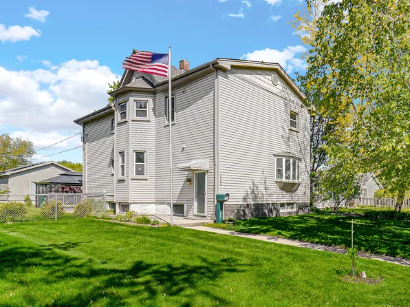 2704 Edina Blvd, Zion, IL 60099