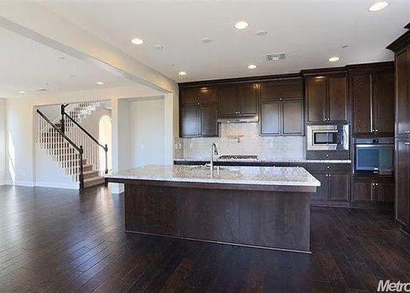 4 bed, 2474 sqft, $3,965 — Photo 3