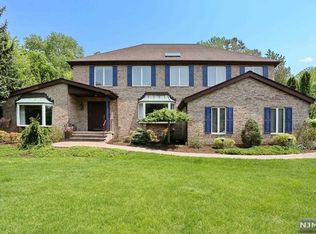 39 Gloria Dr, Allendale, NJ 07401