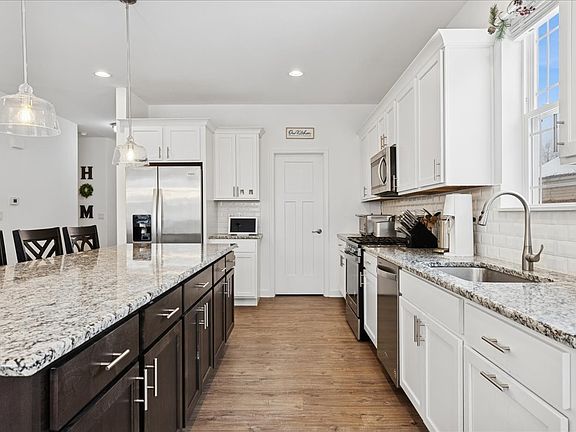 3rd image of 5 Lake Vista Ct