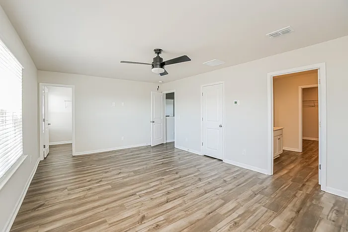 461 Navona Dr — Photo 7