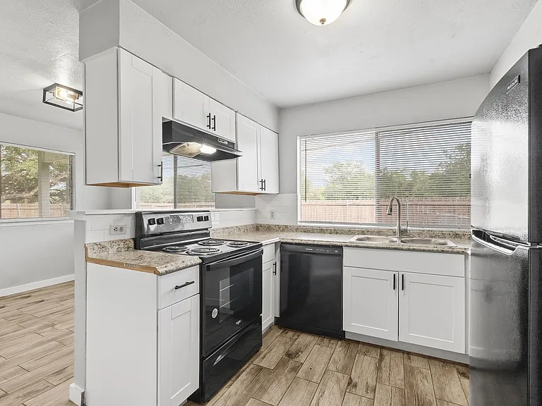PM2-AUS7505 Saint Amant Pl — Photo 10
