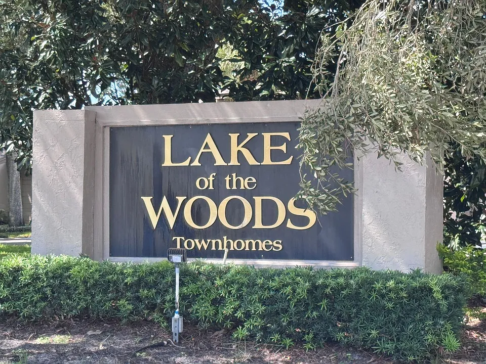 152 Carolwood Blvd