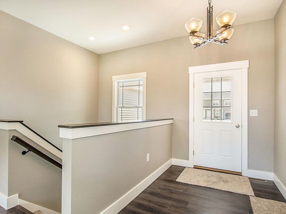 5th image of 205 Thornhill Ct