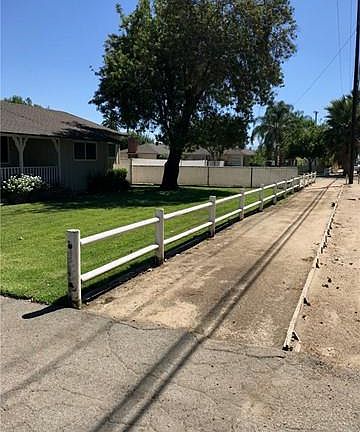 3rd image of 11867 Vernon Ave