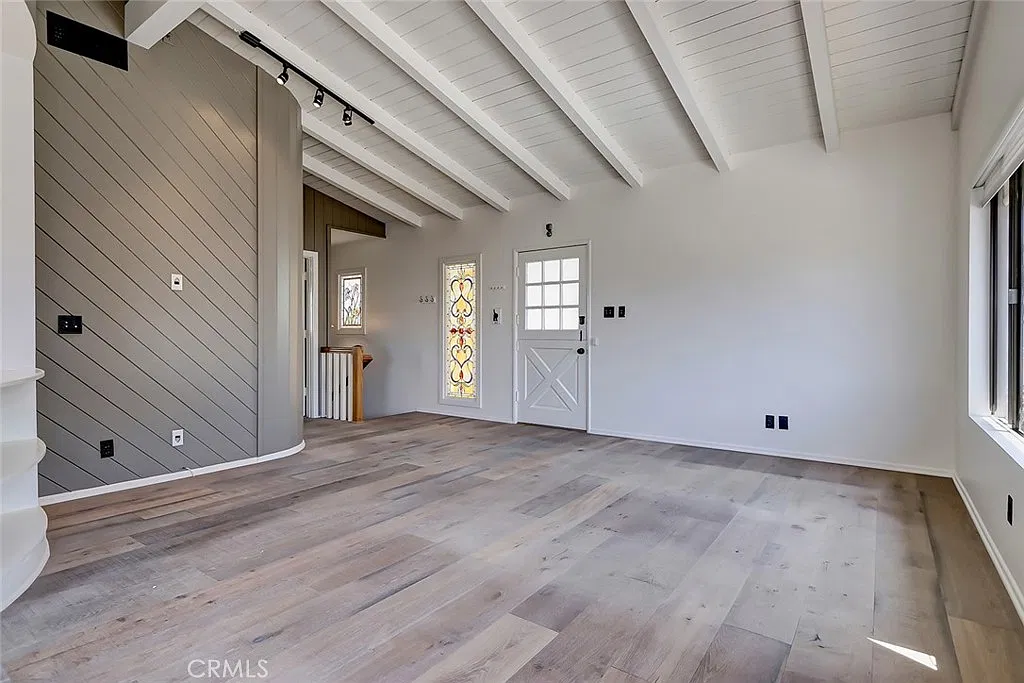 2 bed, 1296 sqft, $6,995 — Photo 4