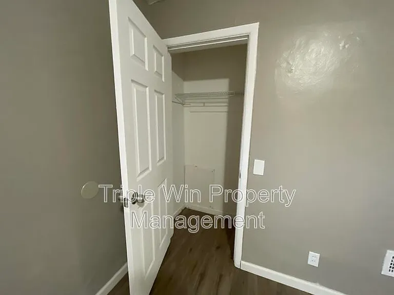 802 Rowles Ave — Photo 24