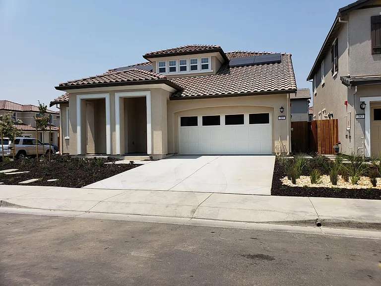 385 Savannah Way — Photo 1