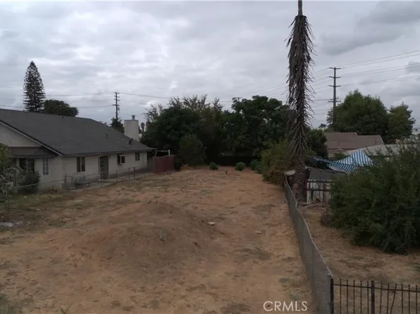 50 Essex St #23, Riverside, CA 92504