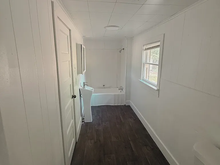 535 E Railroad St — Photo 9