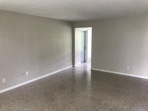 5th image of 2095 Pleasant Dr