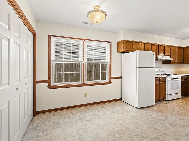 868 Avatar Dr — Photo 16