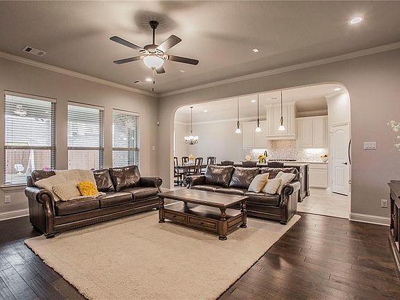 5th image of 406 Sagebrush Ln