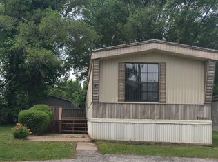 83 Circle Creek Ln, East Saint Louis, IL 62206