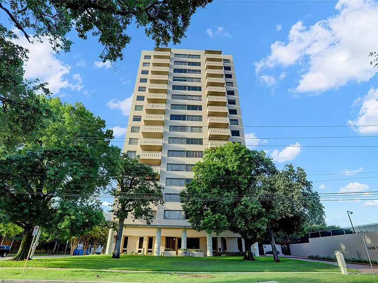 1400 Hermann Dr #15D — Photo 17