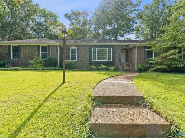 7703 Foxfire Dr SE, Huntsville, AL 35802