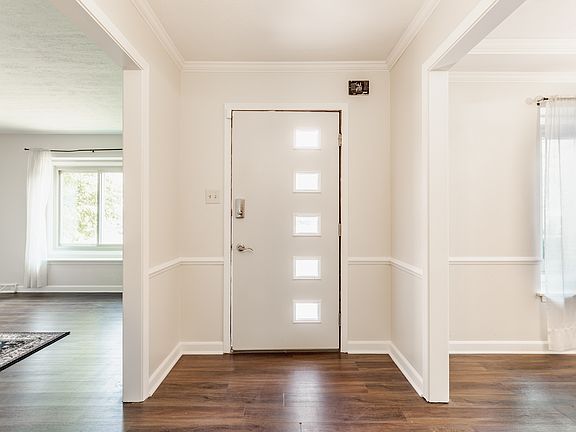 3rd image of 8117 Scarborough Ct