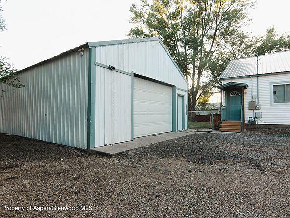 2nd image of 1424 E Victory Way