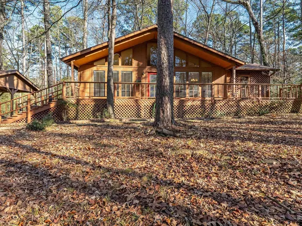 945 Valleywood Trl, Holly Lake Ranch, TX 75765