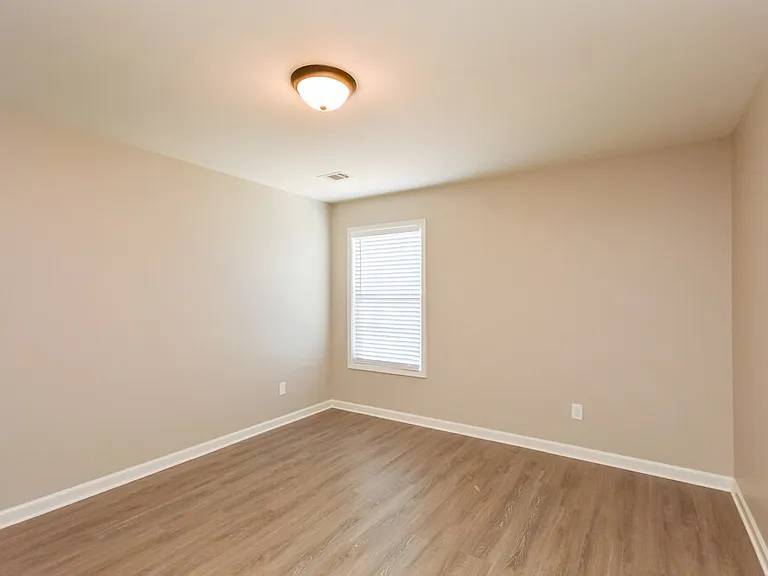 90 Riverstone Dr — Photo 15