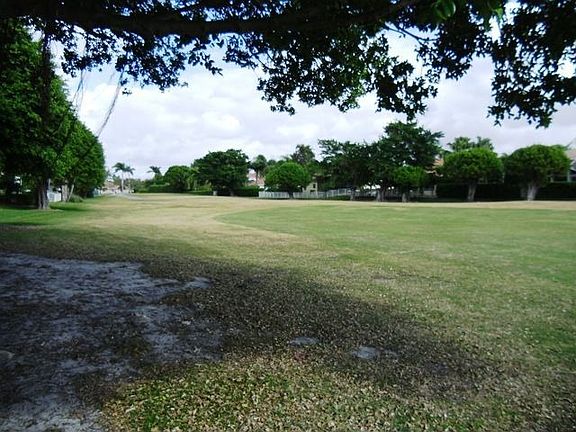 LONG RANGE GOLF COURSE VIEWS