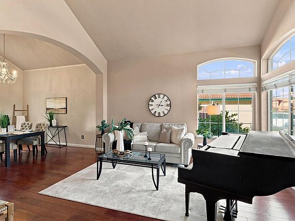 4th image of 8784 Hawkesbury Ct