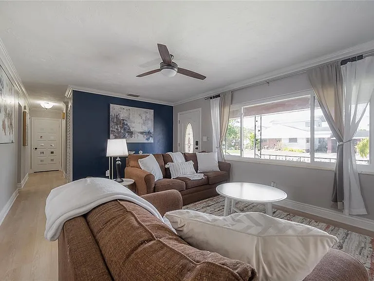 2916 W Collins St — Photo 24