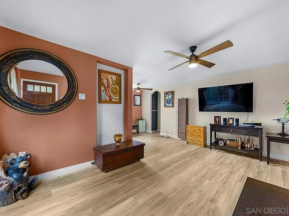 4th image of 4050 46th St Unit 8