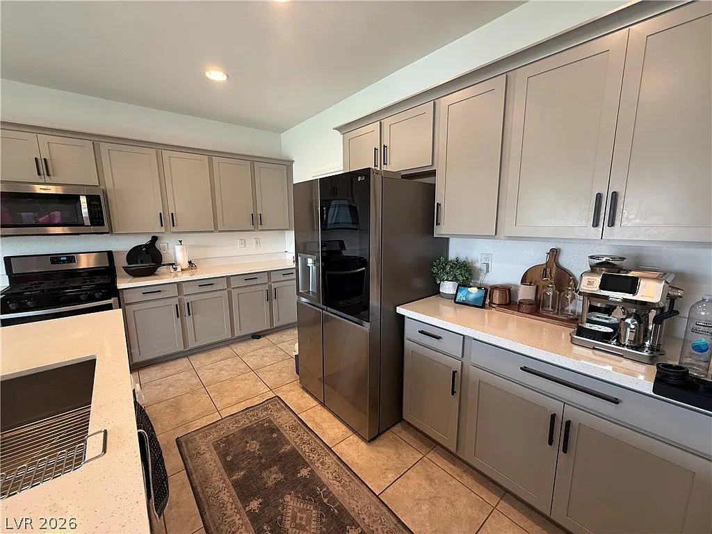 3 bed, 2.5 bath, 2051 sqft, $2,400 — Photo 2