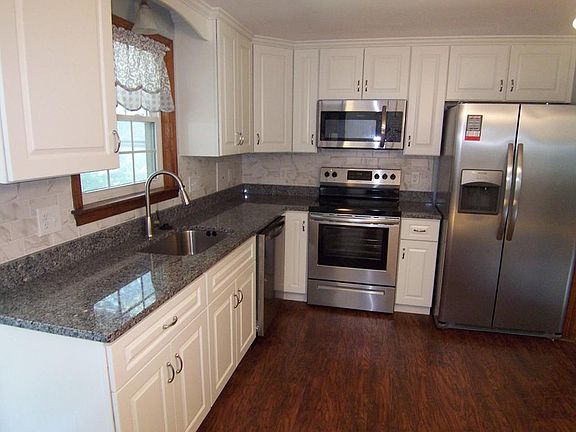 2nd image of 34 Saint Lawrence St