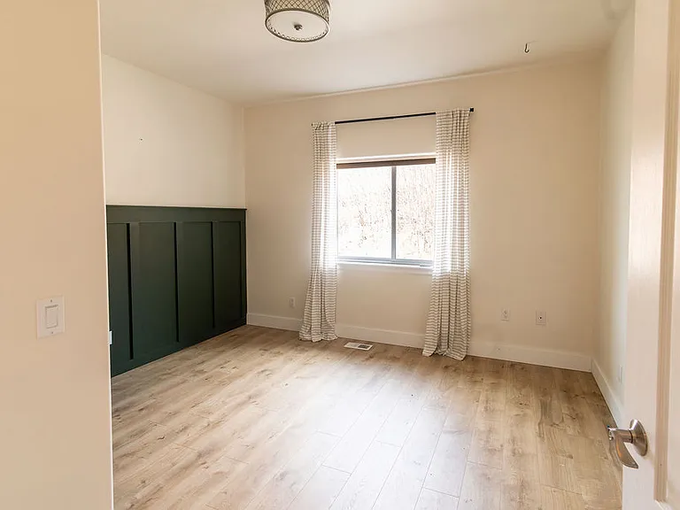 13431 Canyon Rd — Photo 9