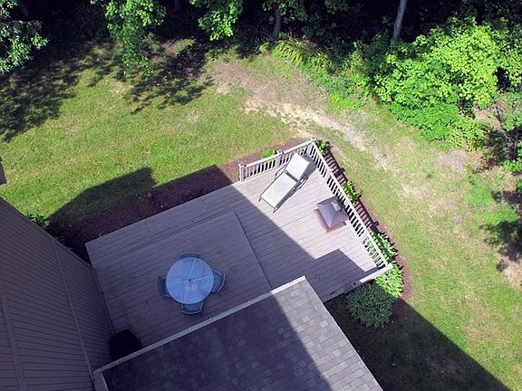 4th image of 120 Emerald Ln