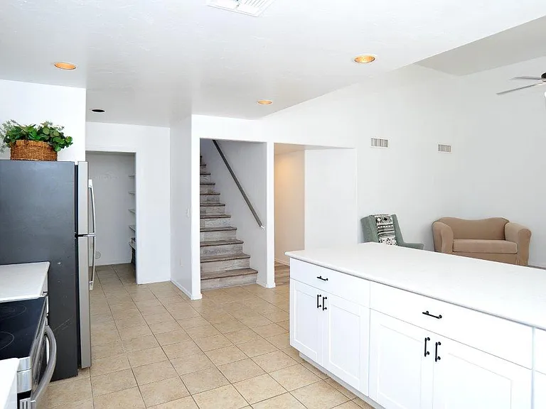 918 E Elm St #B — Photo 3