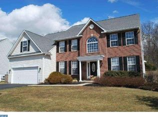 1015 Creekview Dr, Pennsburg, PA 18073